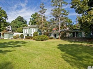 100 Glenwood Rd, Roslyn, NY 11576
