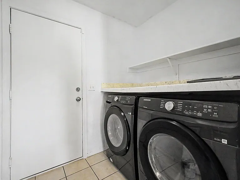 559 W Viola St — Photo 35