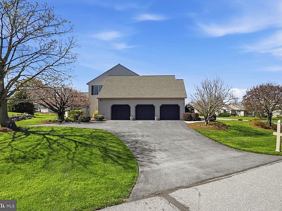 3rd image of 314 Country Meadows Dr