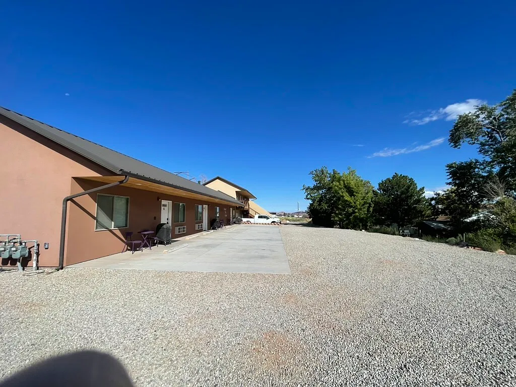 2 bed, 550 sqft, $1,800 — Photo 2
