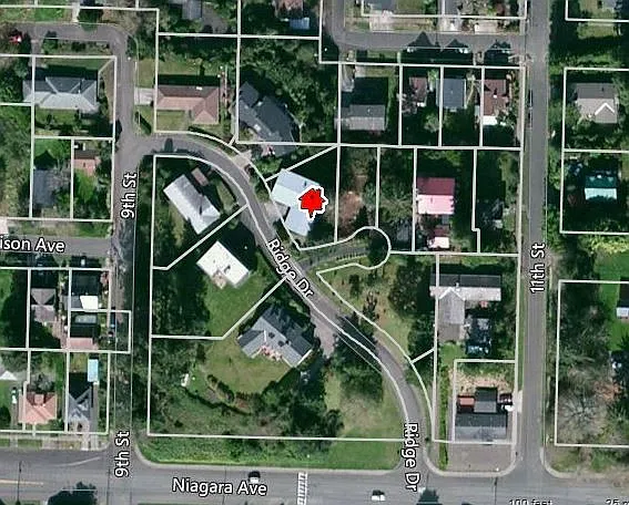 950 Ridge Dr photo 1