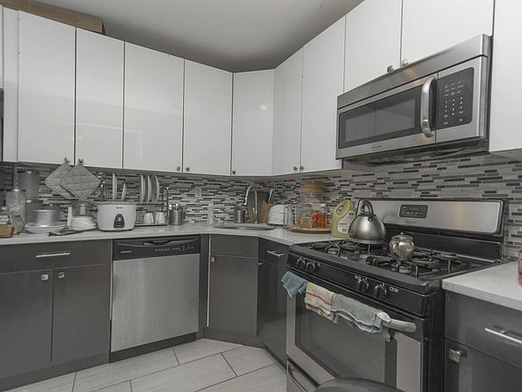 2nd image of 701 Jefferson Ave #1