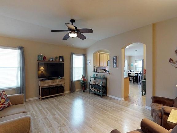3rd image of 734 Wolfeton Way