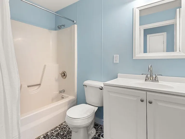 911 Ocean Blvd #6 — Photo 11