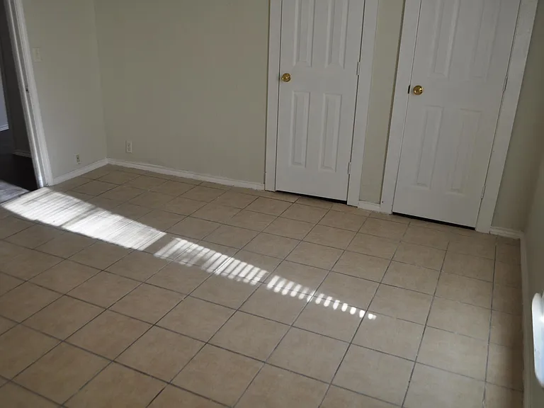 313 N Flat St — Photo 14