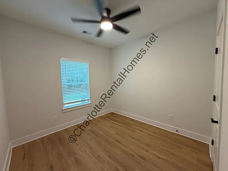 2144 Hartford Dr — Photo 7
