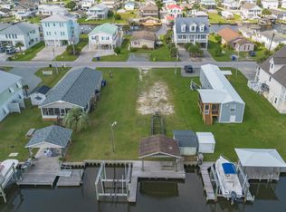 6052 6th Street, Surf City, NC 28445