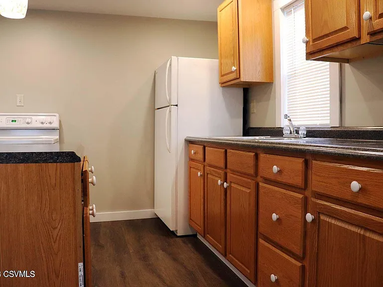 328 Center St #201 — Photo 8