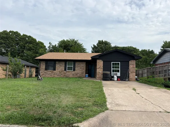 2128 E Meandering Way, Ada, OK 74820