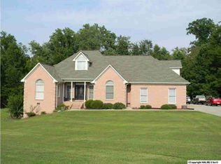 304 Wayward Ave NW, Hartselle, AL 35640