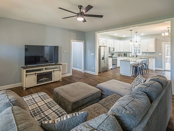 3rd image of 1141 Burton Rd