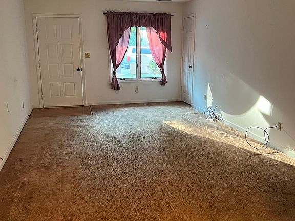 5th image of 534 Woodbine Pl