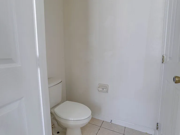 4977 Pall Mall St W — Photo 16