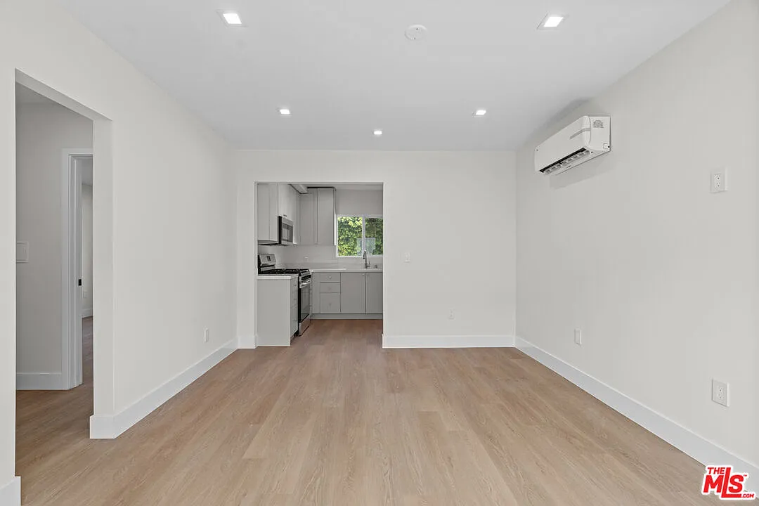 1 bed, 1.0 bath, $2,727 — Photo 2