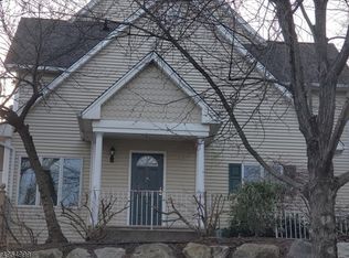 187 Town Center Dr, Warren, NJ 07059
