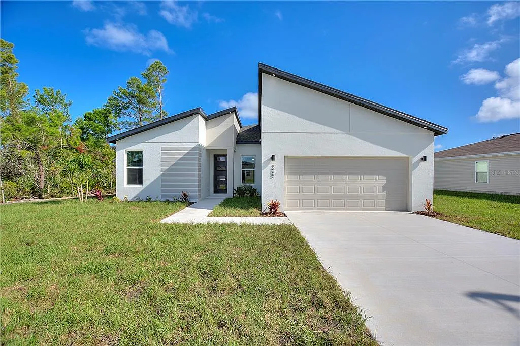 4 bed, 2.0 bath, 1670 sqft, $2,150 — Photo 1