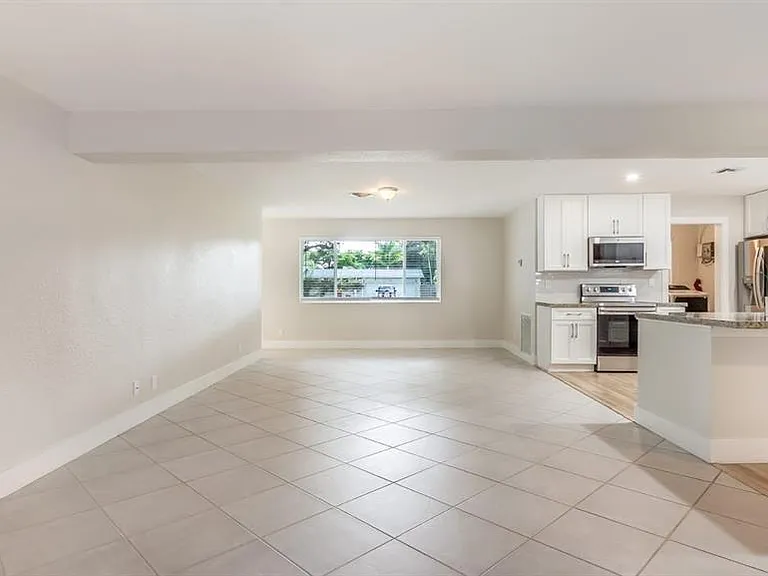 740 Beachwood Ln — Photo 14