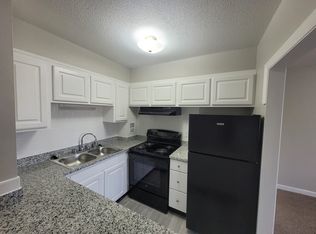 22 Lakeview Gdns APT 618, Natick, MA 01760
