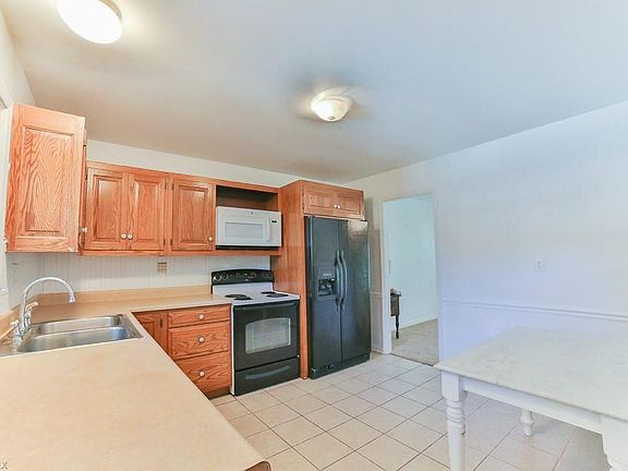 4th image of 721 Stinaff St