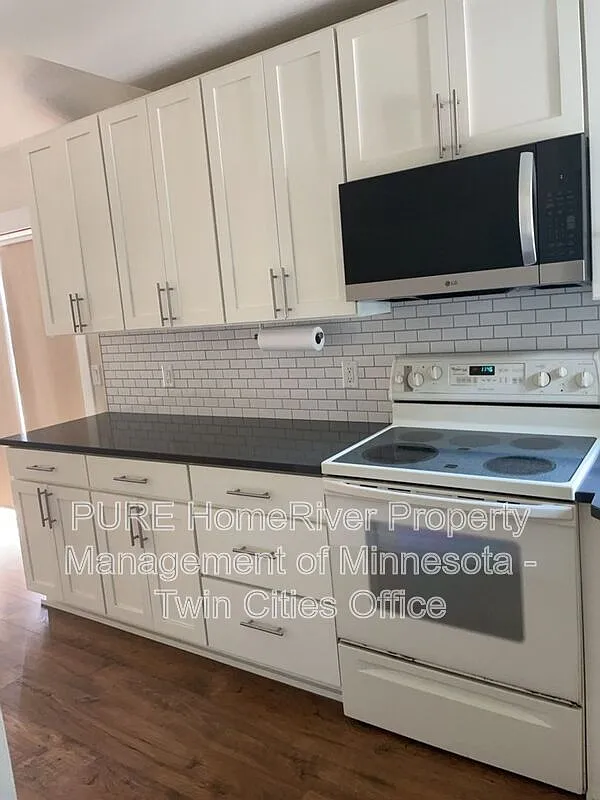 2 bed, 1.0 bath, 924 sqft, $1,875 — Photo 4
