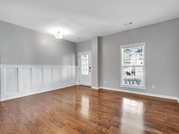 2nd image of 14 Kinderwood Ct