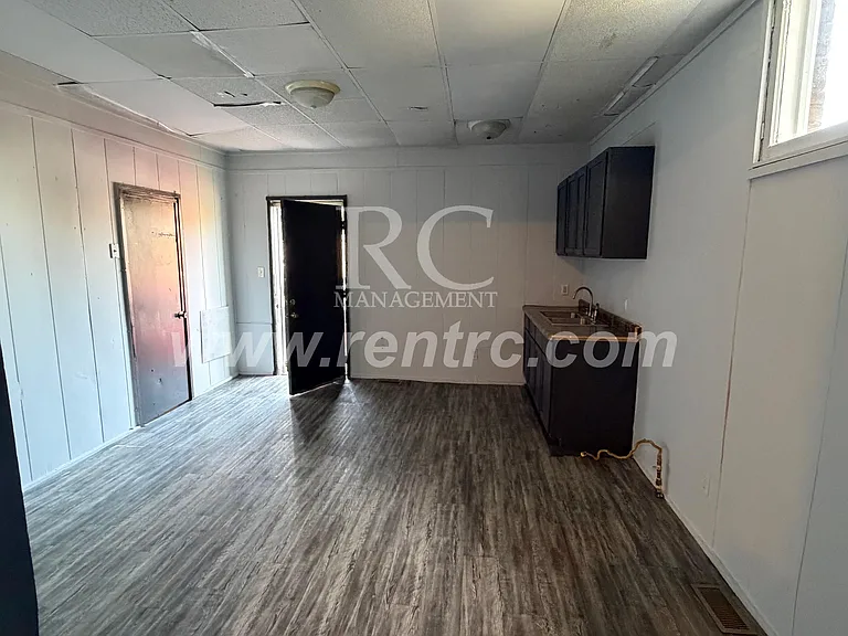 130-2 N Franklin St — Photo 3