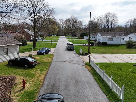 3rd image of 50 Pine Ave