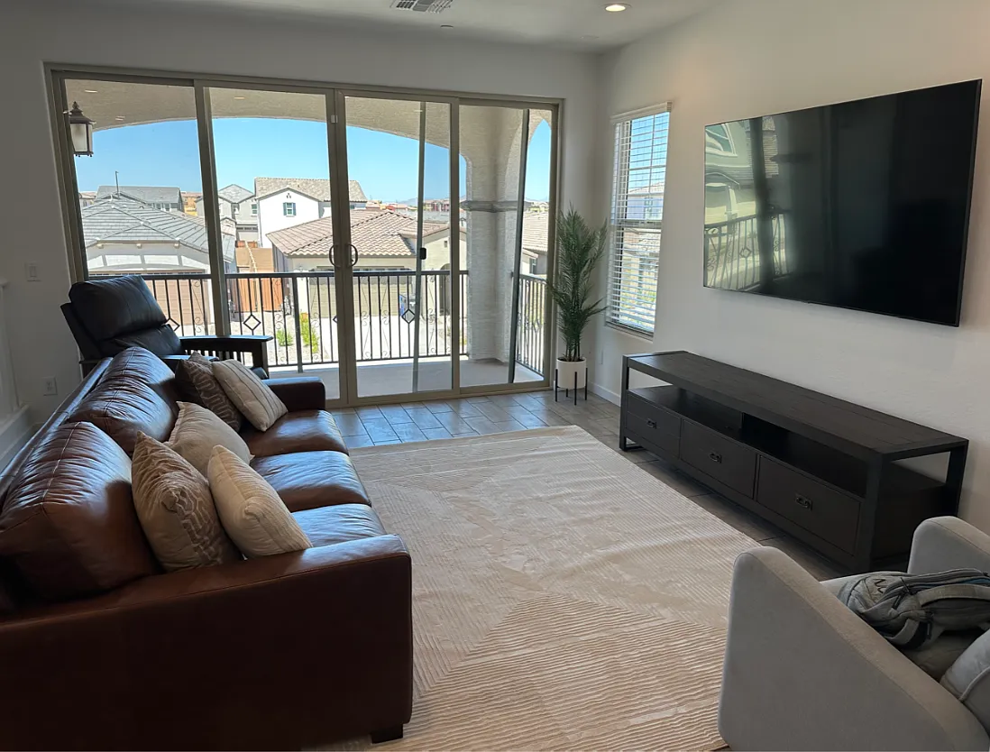 3 bed, 1400 sqft, $2,500 — Photo 3
