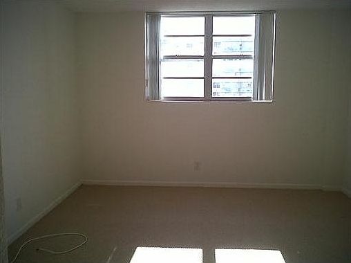 4th image of 19380 Collins Ave APT 916