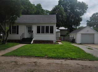 821 Park St, Perry, IA 50220