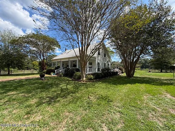2nd image of 1046 Mullins Ln