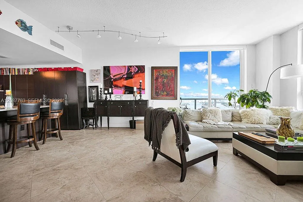2 bed, 1380 sqft, $7,600 — Photo 3