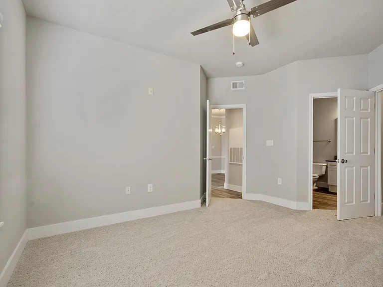 Siena Apartments — Photo 13