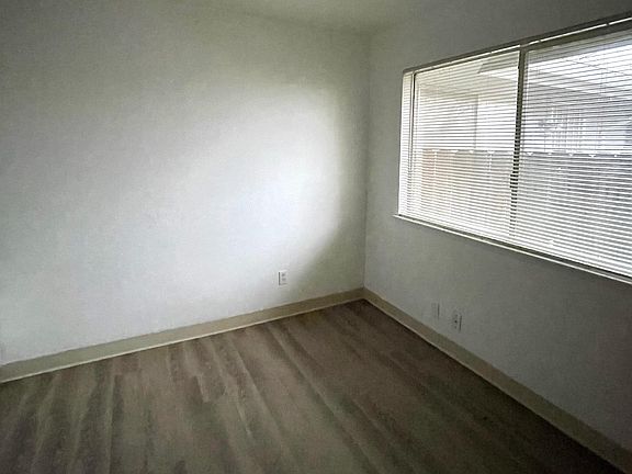 5th image of 5931 Lake Crest Way