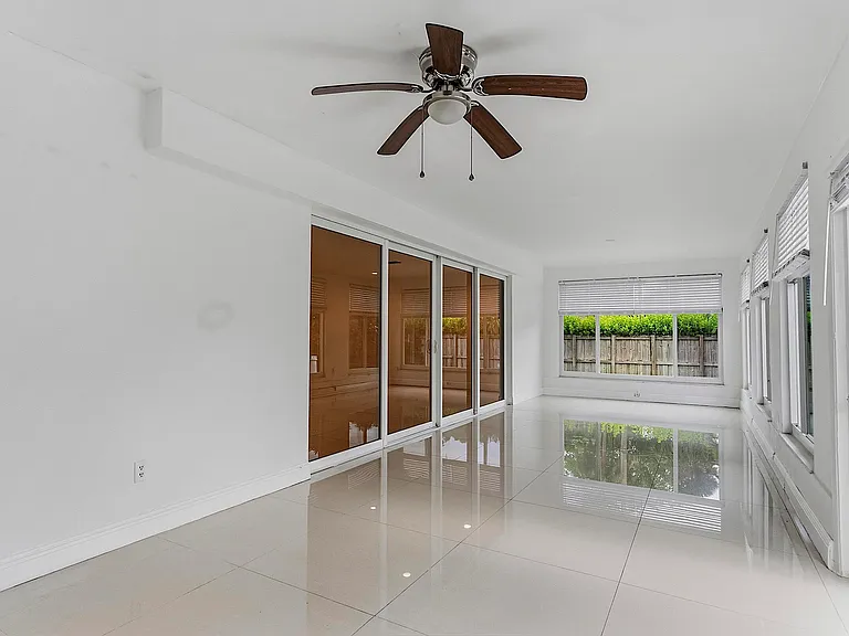 2910 NE 40th Ct — Photo 41