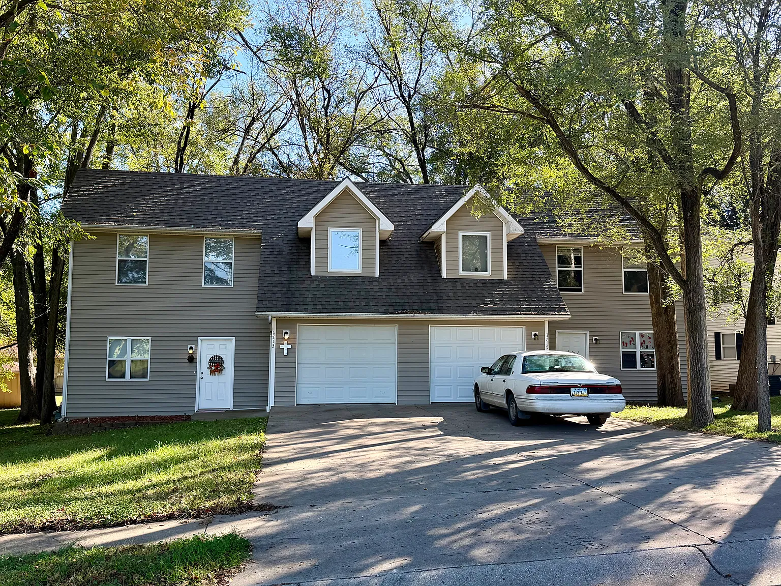 3 bed, 1.5 bath, 2614 sqft, $1,400 — Photo 2