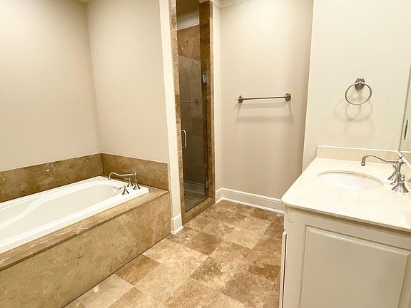 4th image of 6423 Bandera Ave #1C