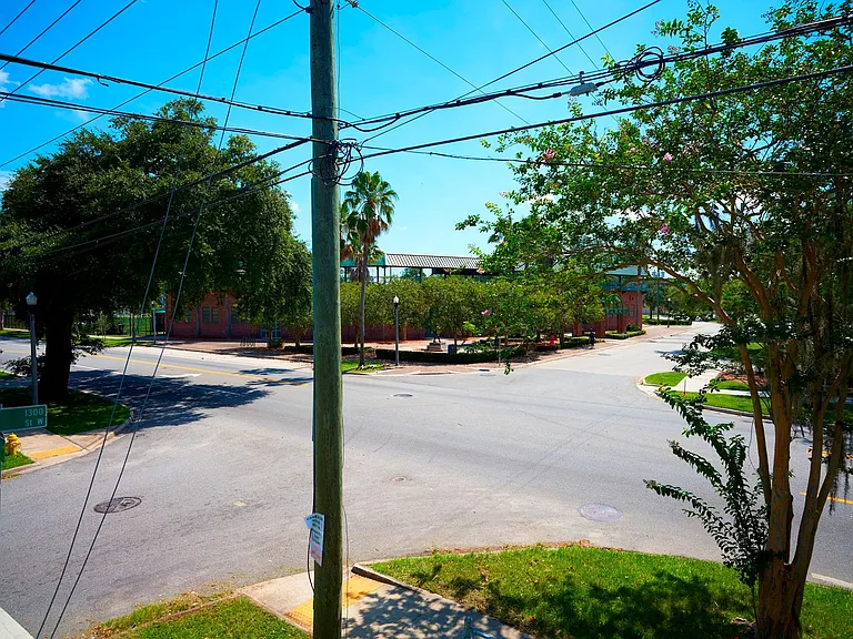 1666 N Myrtle Ave — Photo 17