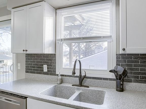 5th image of 135 E Sheridan St #4