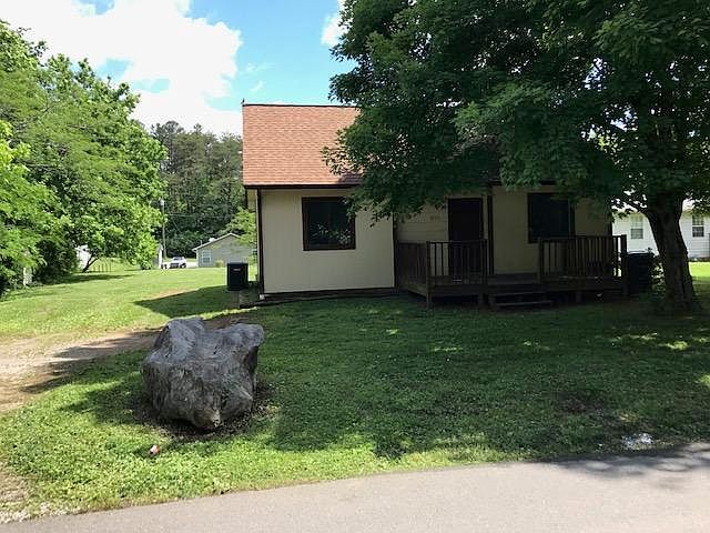1st image of 3725 Oakland Dr