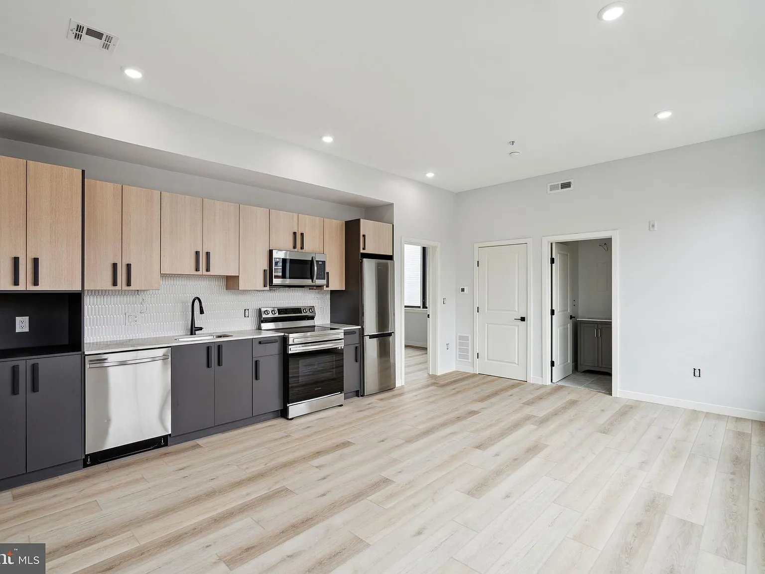 Studio, 461 sqft, $1,550 — Photo 3