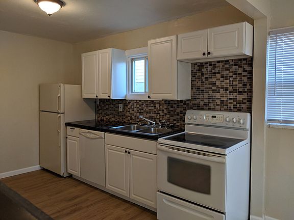4th image of 3038 Airway Ave