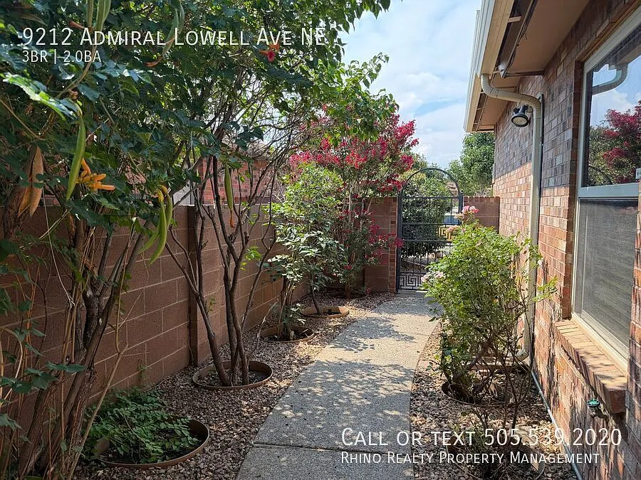 Attractive 3 Bedroom 2 Bathroom Home In The Northeast Heights! — Photo 4