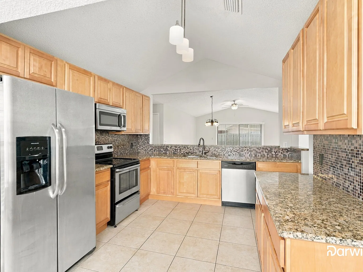 3 bed, 2.0 bath, 1472 sqft, $2,575 — Photo 3