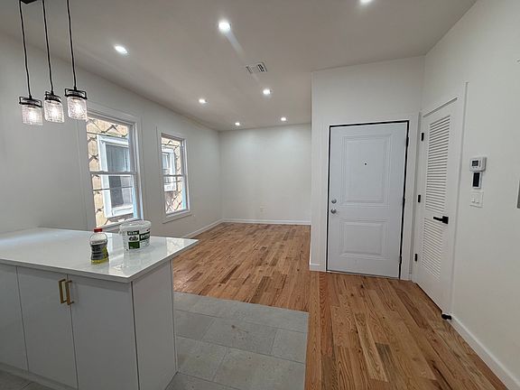 3rd image of 181 Woodside Ave #1R