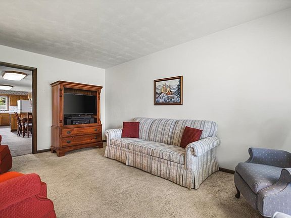5th image of 4015 Pleasant Valley Blvd