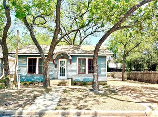 216 W Schubert St, Fredericksburg, TX 78624