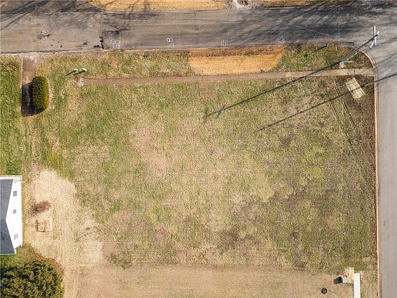 4th image of 16 Westwood Dr