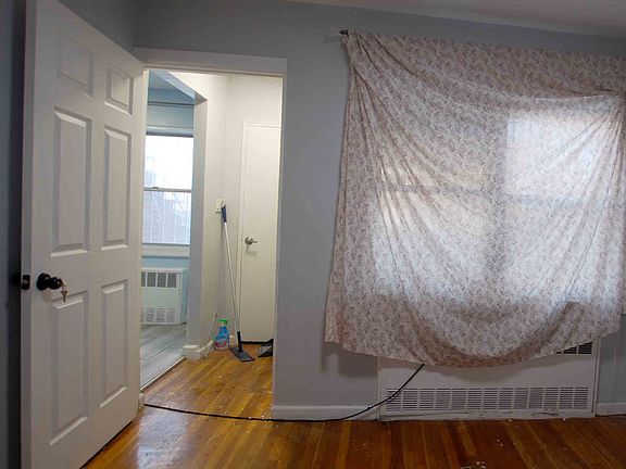4th image of 930 E 104th St Floor 1