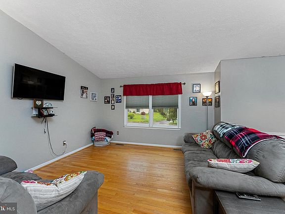 2nd image of 10836 Blake Ln